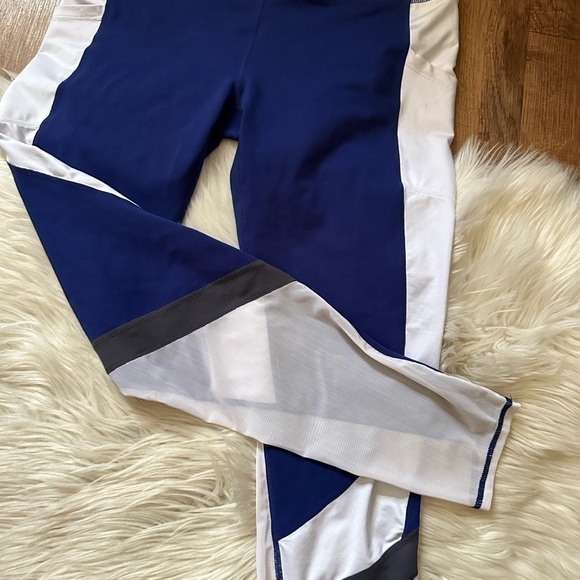 FABLETICS Mid-Rise Mesh PowerHold Leggings - Picture 4 of 5